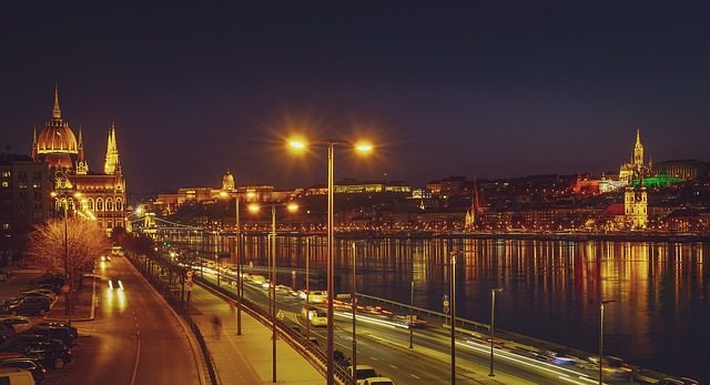 Street lamp energy-saving management system